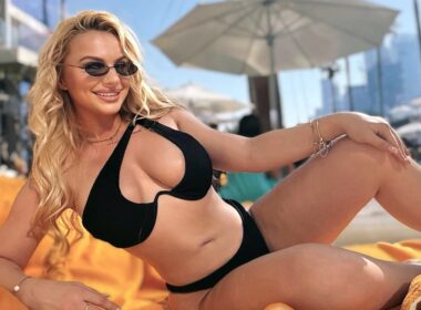 Professional escort Elizabeth Romanov reveals the subtle signs men show when cheating, from sudden schedule changes to secretive phone habits and emotional withdrawal.