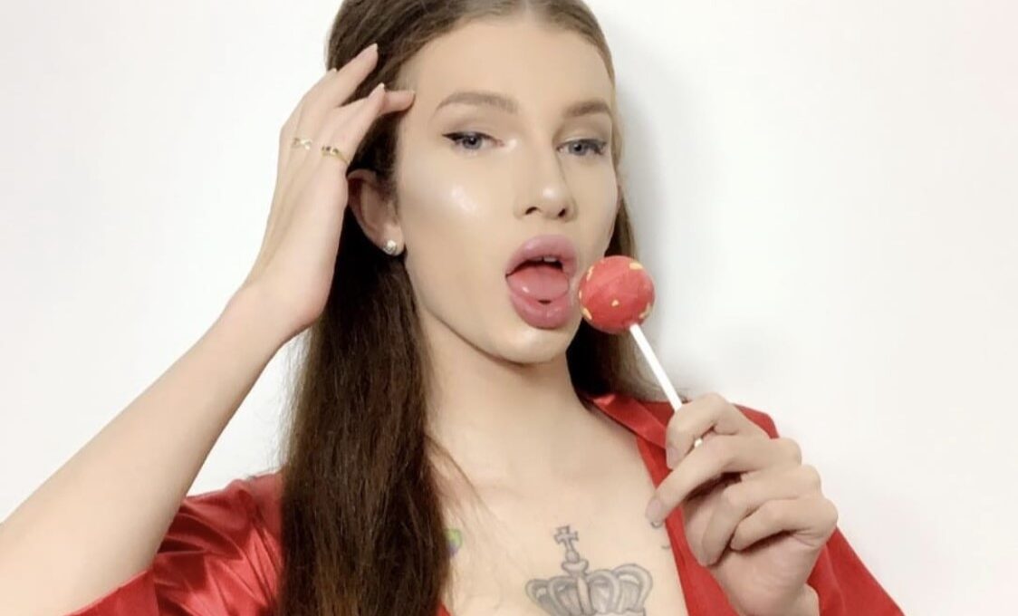 Model Jolene Dawson reveals why married men are obsessed with her - including one who paid £1,500 just to talk. Discover how she handles the attention and cash.