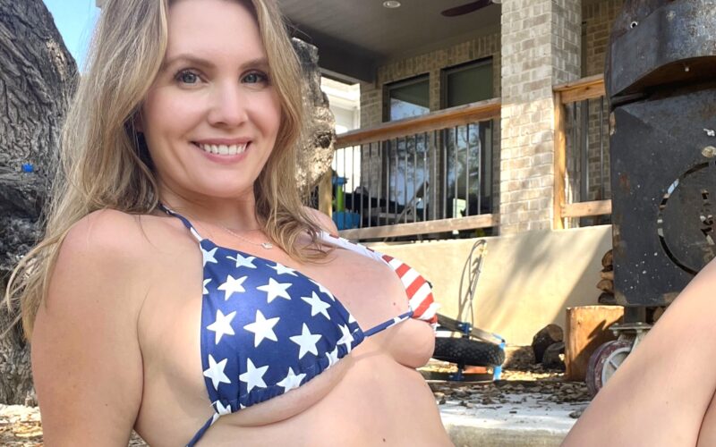 Model Holly Jane ignited controversy after filming herself walking through a Victoria’s Secret store in lingerie, sparking backlash and debate over confidence and boundaries.