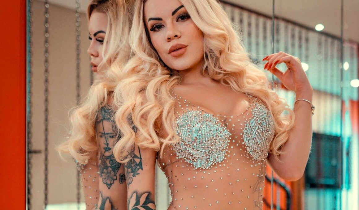 Brazilian influencer Ravena Hanniely says daily solo sessions and a travel vibrator are key to her wellbeing, helping her stay confident, relaxed and in touch with herself.