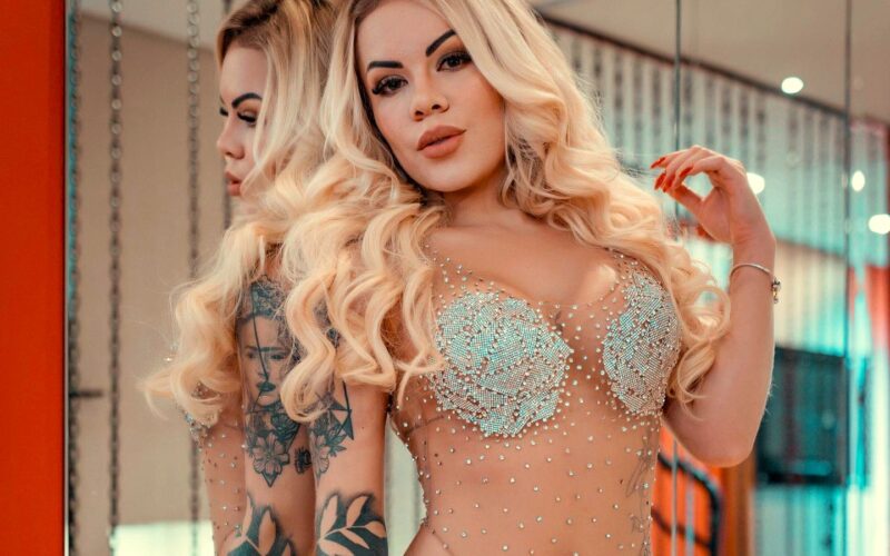 Brazilian influencer Ravena Hanniely says daily solo sessions and a travel vibrator are key to her wellbeing, helping her stay confident, relaxed and in touch with herself.