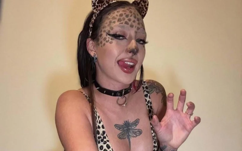 Cam model Natasha Noel posing for a photo.