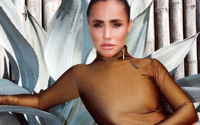 Wanessa Moura posing for a picture - NudeNewz