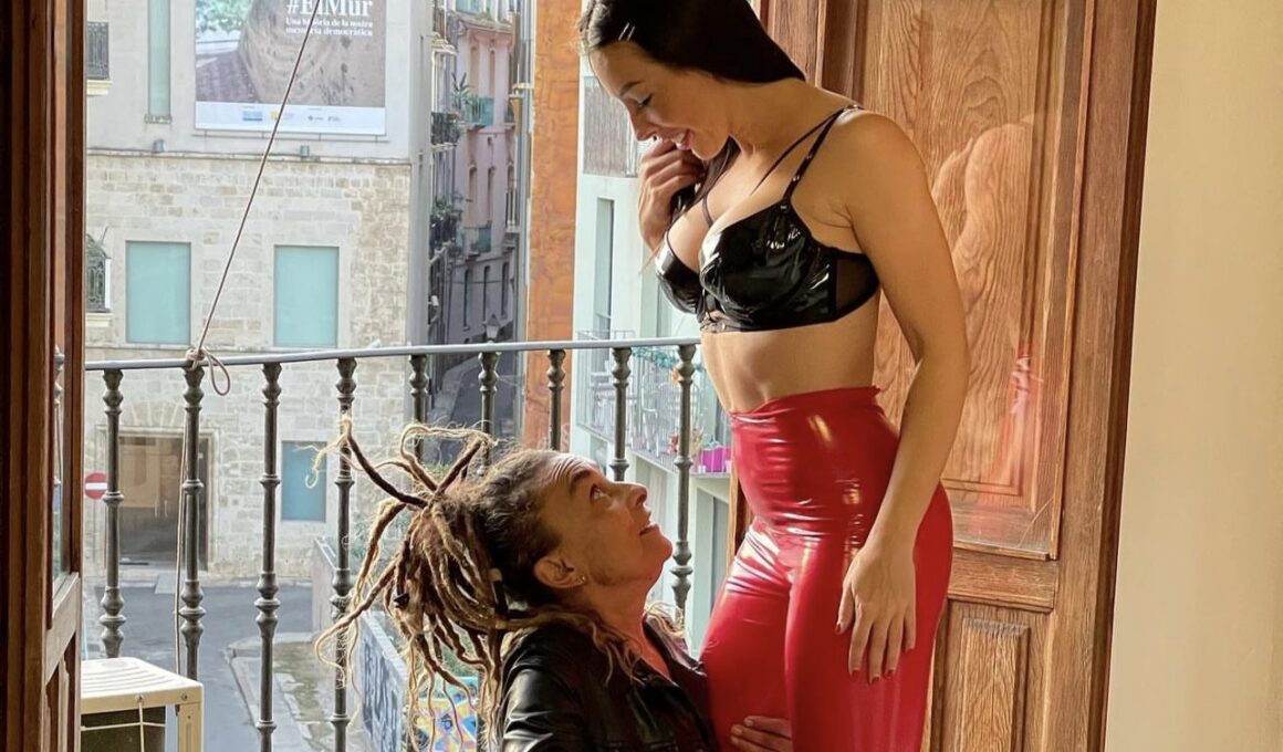 Yaela Vonk with her mother - NudeNewz