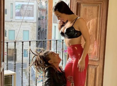 Yaela Vonk with her mother - NudeNewz