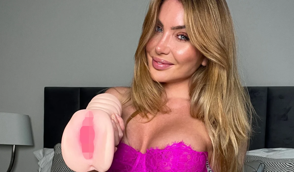 Bonnie Locket with her sex toy - NudeNewz