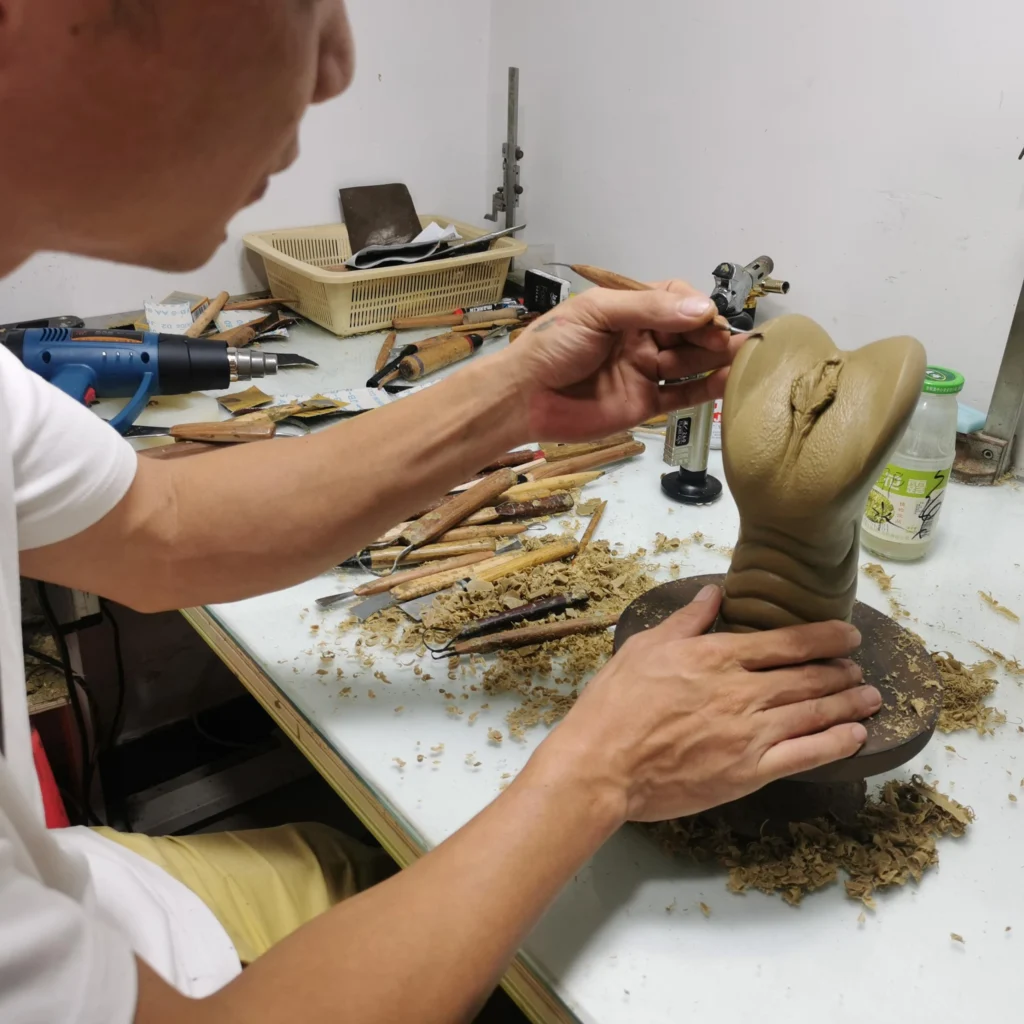 Bonnie Locket's sex toy being sculpted - NudeNewz