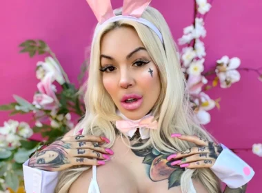 Onlyfans model Jennafer Lee after posing for a photo - NudeNewz