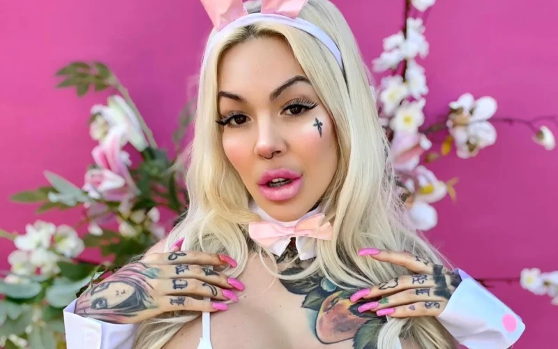 Onlyfans model Jennafer Lee after posing for a photo - NudeNewz