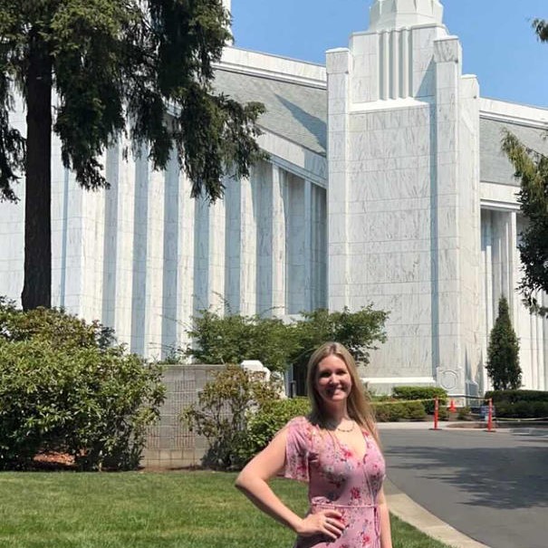 onlyfans model Holly Jane posing for a photo - NudeNewz