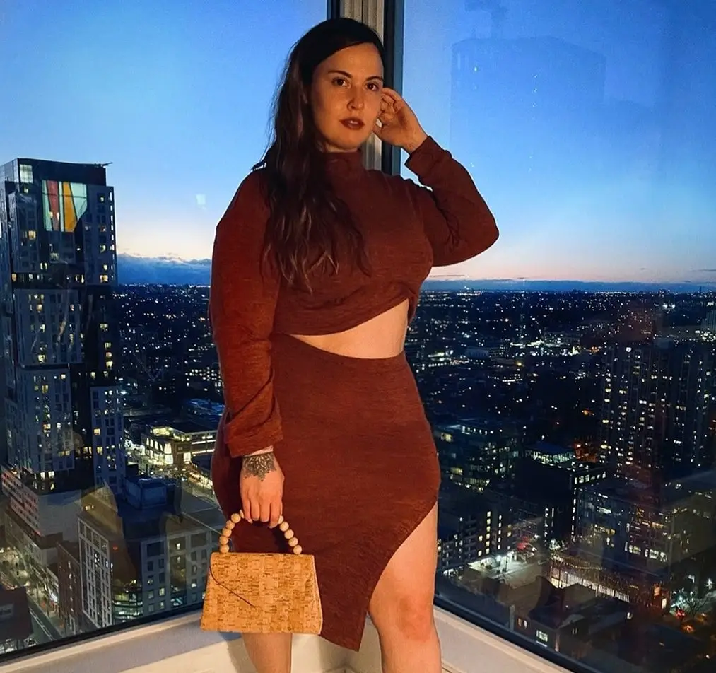 onlyfans model Steph Oshiri posing for a photo - NudeNewz