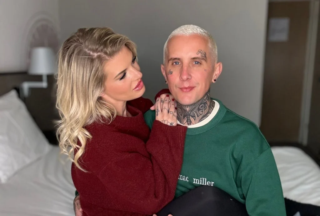 Robyn Quinn with her partner, Tatman - NudeNewz