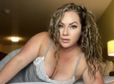 OnlyFans model Nicole Desmond posing for a photo - NudeNewz