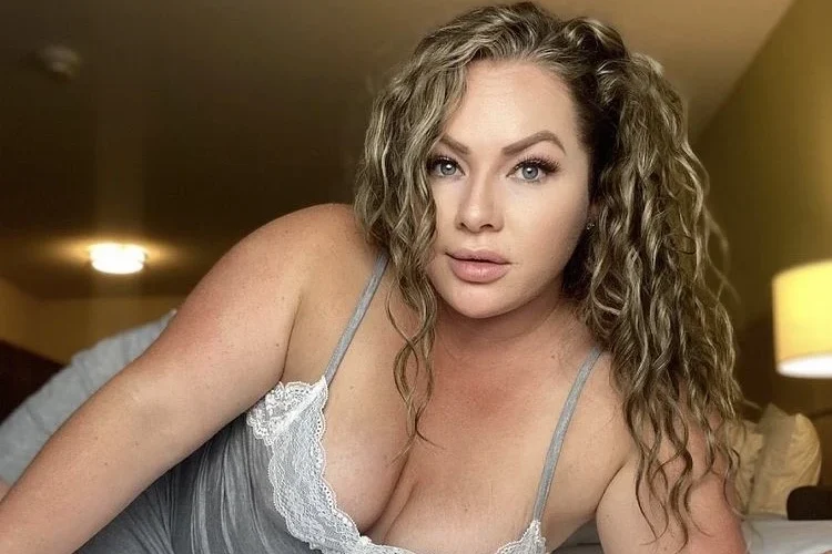 OnlyFans model Nicole Desmond posing for a photo - NudeNewz