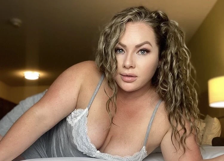 OnlyFans model Nicole Desmond posing for a photo - NudeNewz