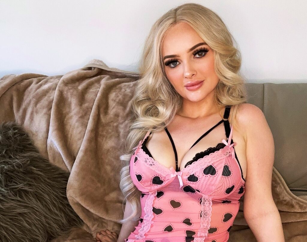 OnlyFans model Angel Bratz posing for a photo - NudeNewz