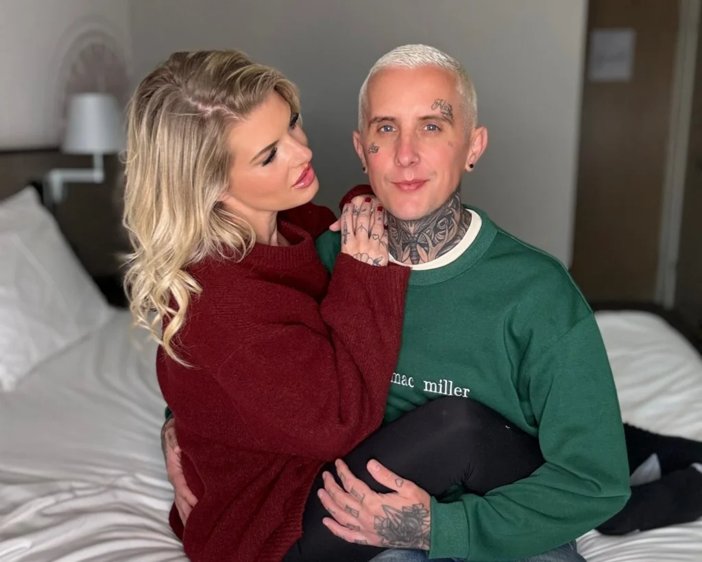 Robyn Quinn with her fiancé - NudeNewz