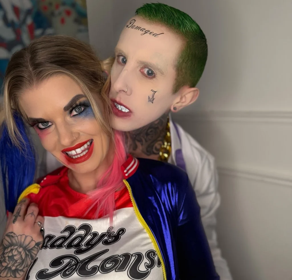 Robyn Quinn with her fiancé - NudeNewz