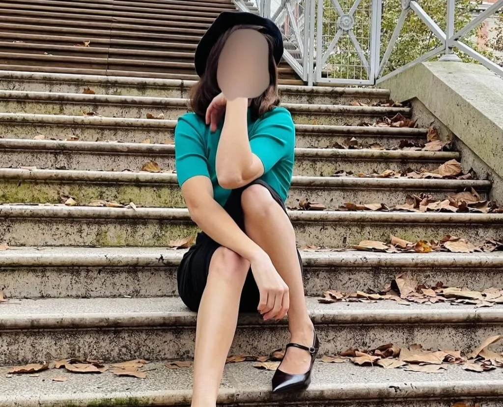 anonymous OnlyFans model posing for a photo - NudeNewz
