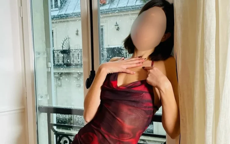 anonymous OnlyFans model posing for a photo - NudeNewz