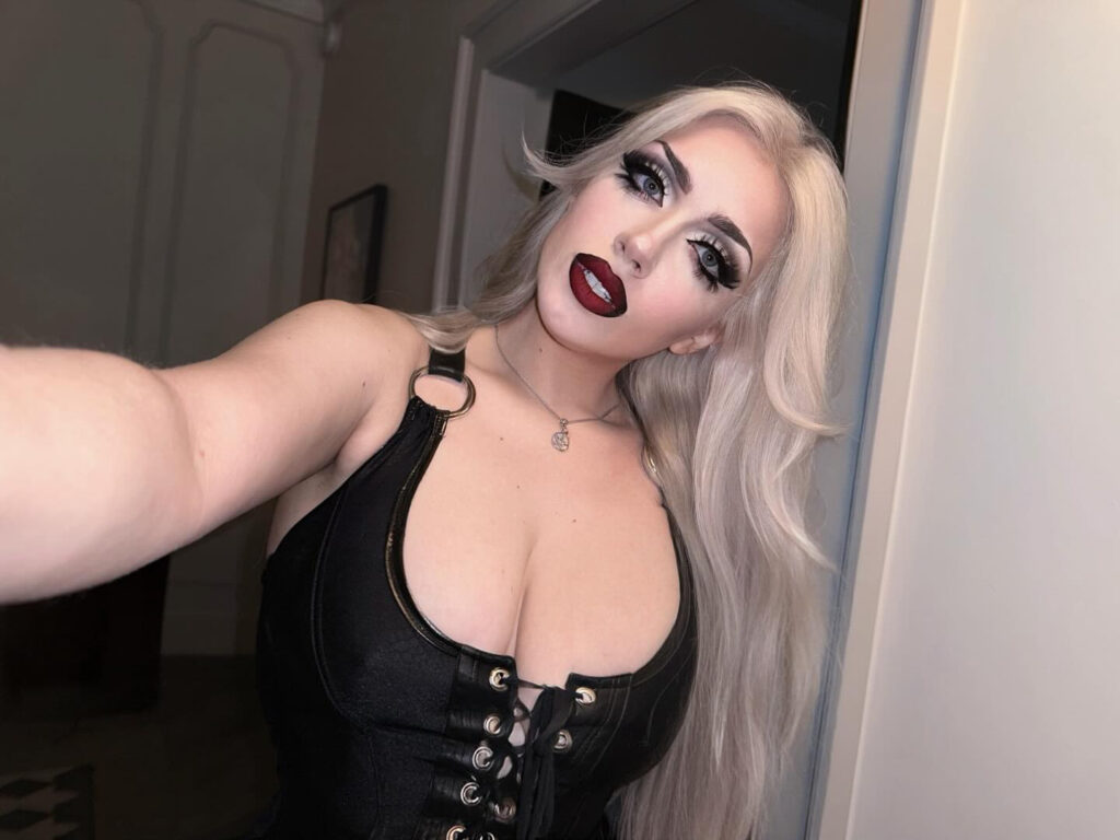 OnlyFans model Kyrie Odonnell posing for a photo - NudeNewz