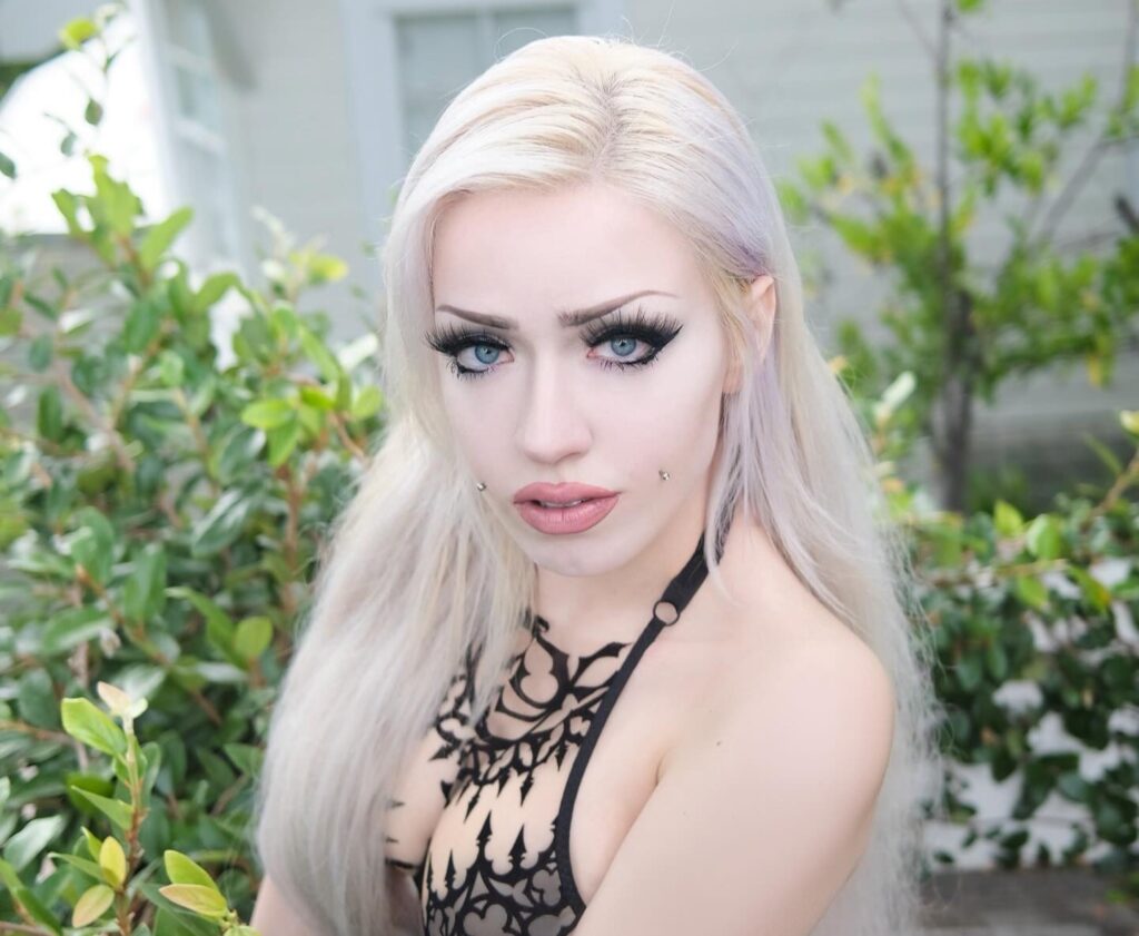 OnlyFans model Kyrie Odonnell posing for a photo - NudeNewz