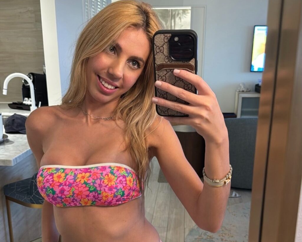 OnlyFans model Jully Lov posing for a photo - NudeNewz