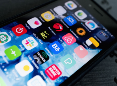 Smartphone screen full of app icons, representing a comparison between creator subscription platforms